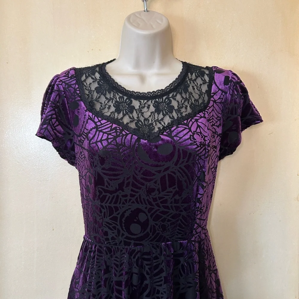Disney Nightmare Before Christmas Purple Velvet Dress with Black Lace Detail M - Picture 4 of 13
